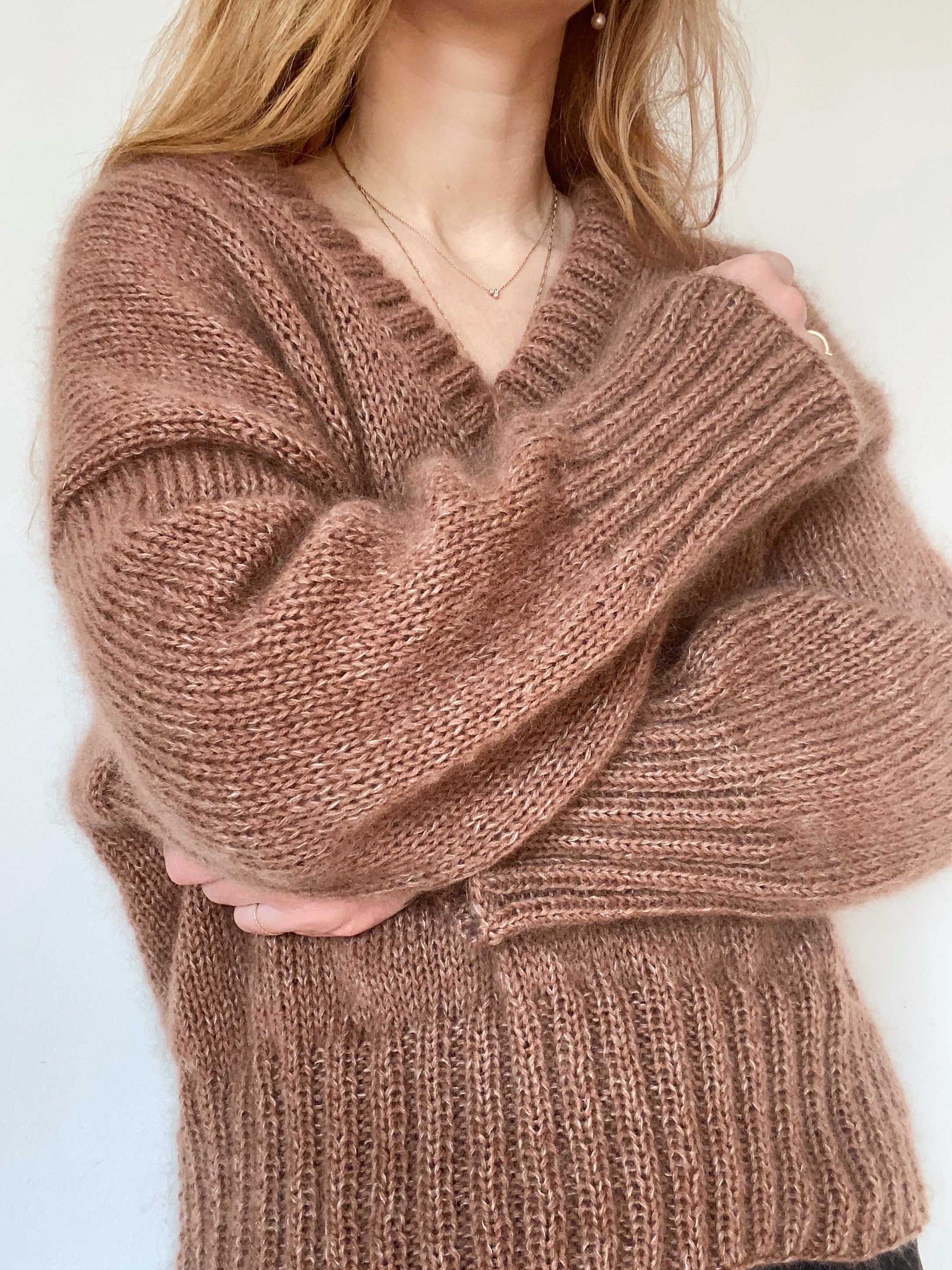 Sweater No. 14 V-neck - DEUTSCH - Image 3
