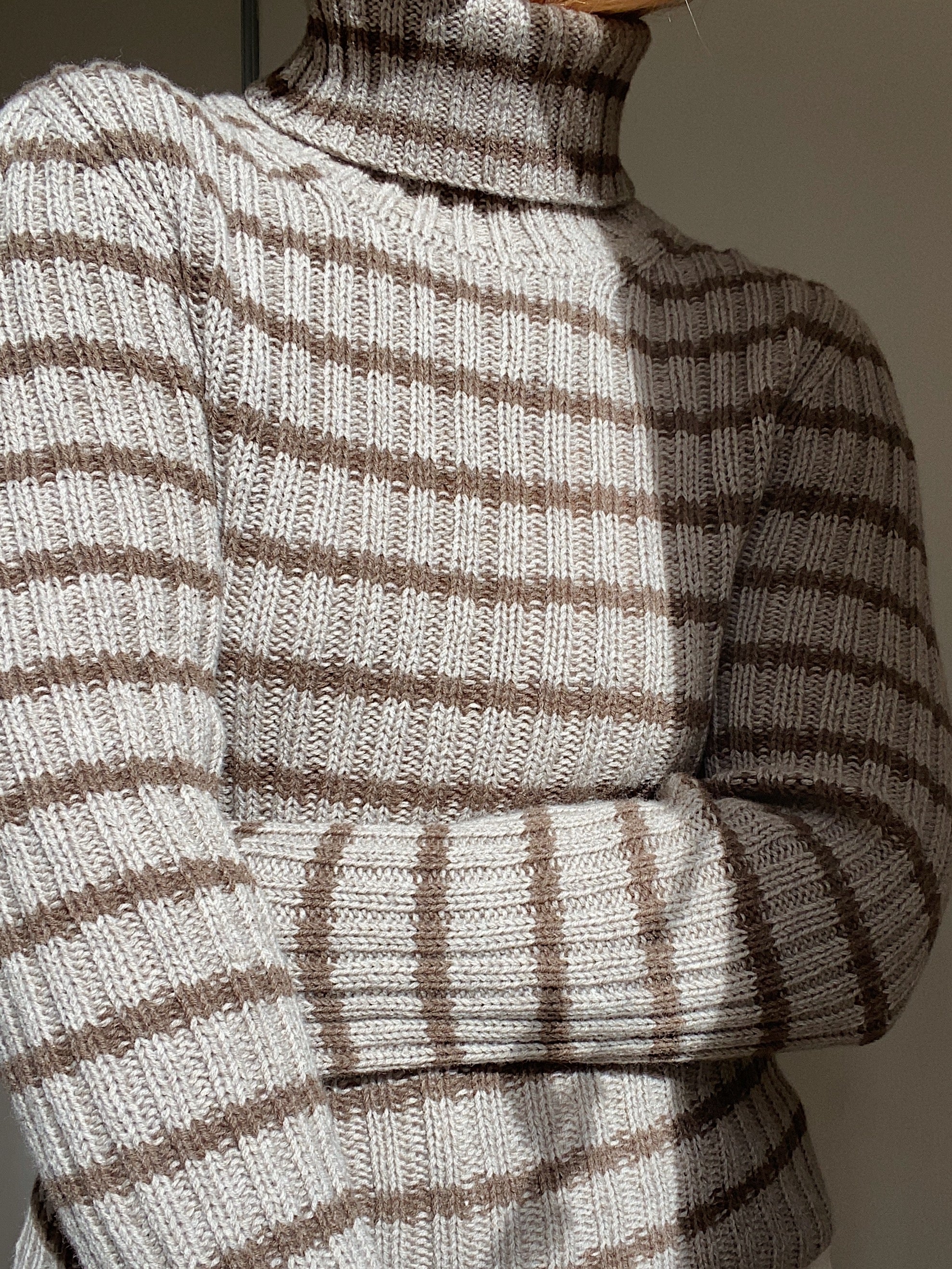 Sweater No. 16 - ENGLISH - Image 3